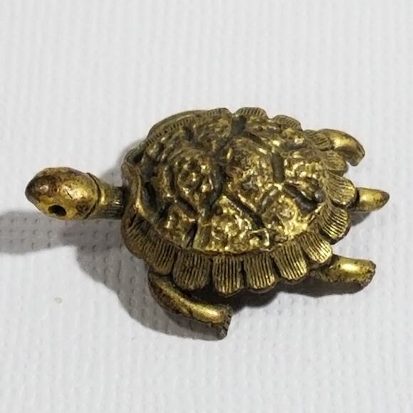 Vintage brass tortoise brooch 1"x7/8" - Picture 7 of 15